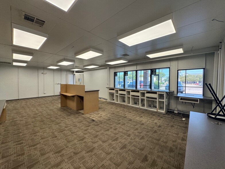 More Photos Of 1909 E William Cannon Dr, Austin Unknown For Lease