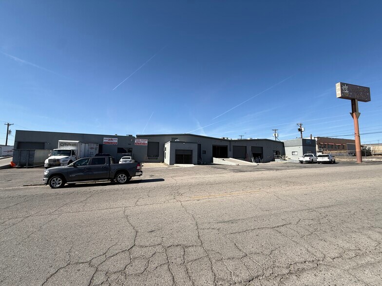 Primary Photo Of 1049-1051 Eastside Rd, El Paso Distribution For Sale