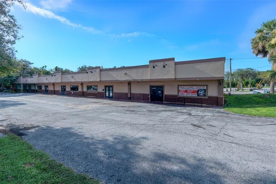 Primary Photo Of 905 Jan Mar Ct, Clermont Light Distribution For Lease