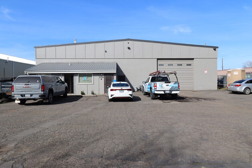 More Photos Of 174 Wallis St, Eugene Warehouse For Sale