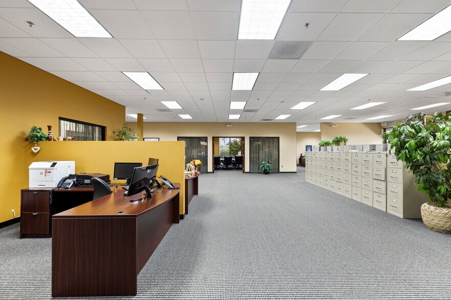 More Photos Of 550 S Paseo Dorotea, Palm Springs Medical For Sale