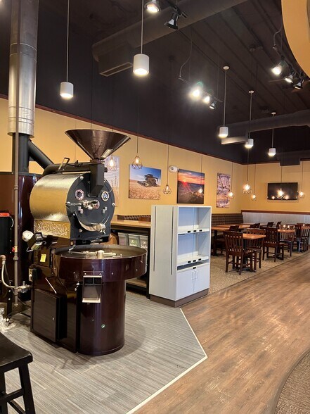 More Photos Of 269 16th St W, Dickinson Freestanding For Lease