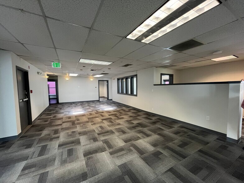 More Photos Of 2510 Western Ave, Seattle Apartments For Lease
