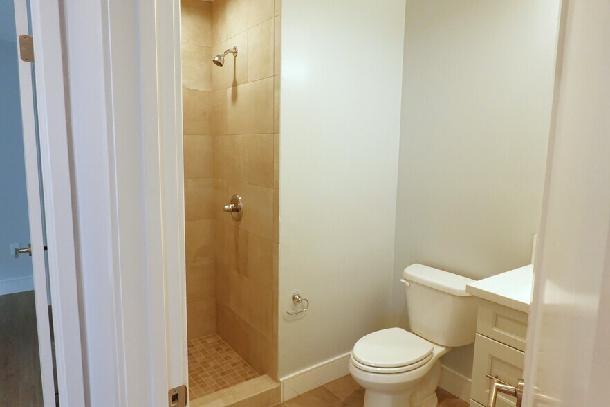 More Photos Of 935-937 N Hill St, Los Angeles Storefront Retail Residential For Sale