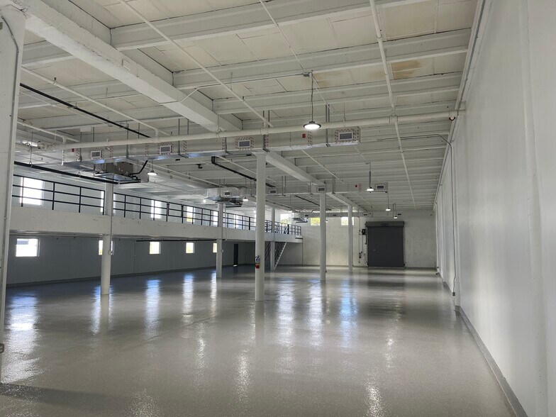 More Photos Of 6899 NE 4th Ave, Miami Warehouse For Lease