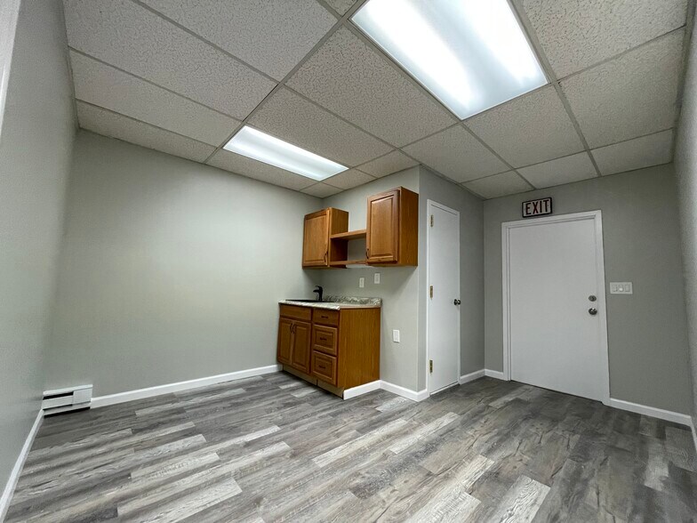 More Photos Of 2504 Grand Ave, Baldwin Office For Sale