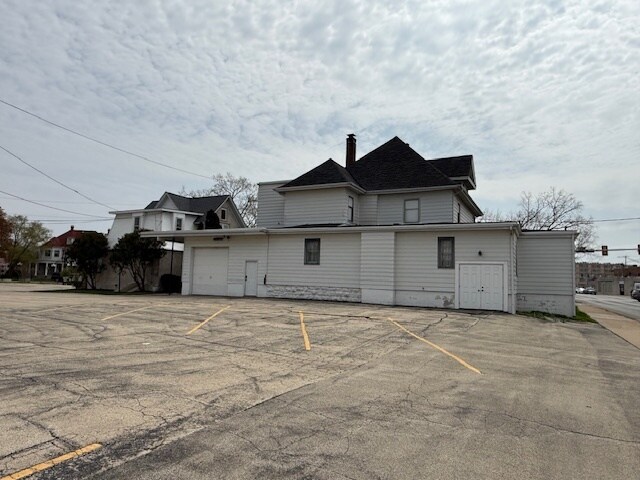 More Photos Of 304 N 5th St, Rockford Specialty For Sale