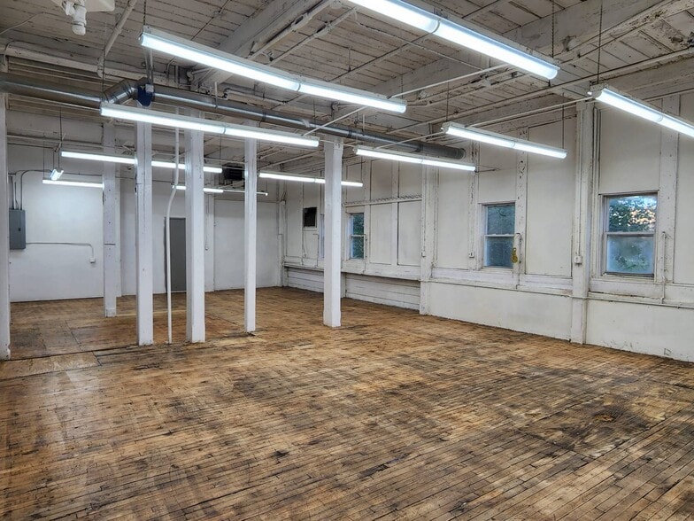 More Photos Of 100 Business St, Hyde Park Unknown For Lease