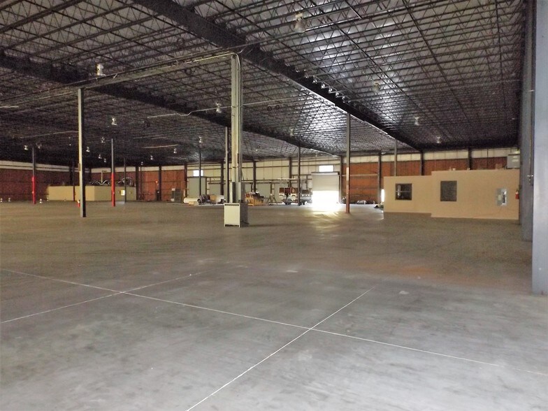 More Photos Of 20004 O'Brien Rd, Groveland Warehouse For Sale