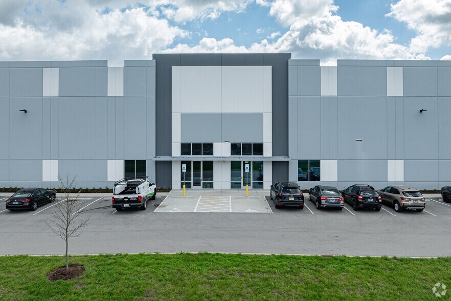 More Photos Of 25 Genesco Pky, Lebanon Distribution For Lease