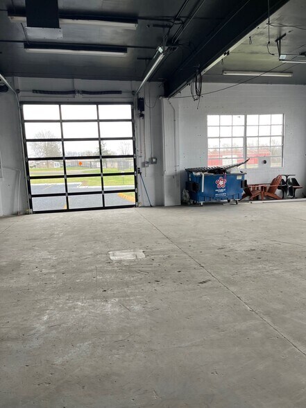 More Photos Of 1140 Chambersburg Rd, Gettysburg Light Distribution For Lease