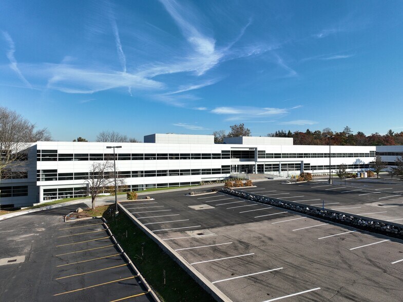 More Photos Of 40950 Woodward Ave, Bloomfield Hills Office For Sale