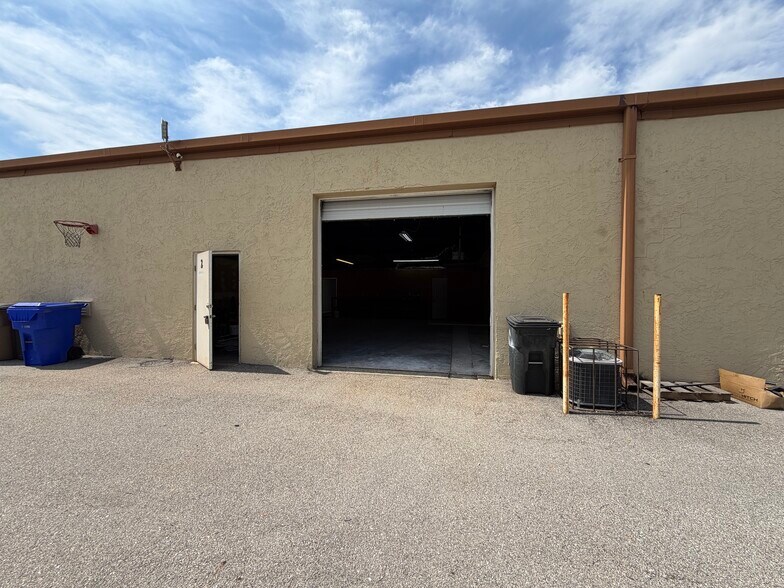 More Photos Of 410 Leonard Blvd N, Lehigh Acres Warehouse For Lease