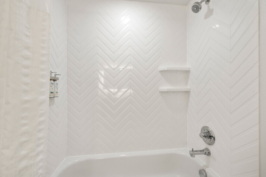 More Photos Of 300 E Central Texas Expy, Killeen Hotel For Sale