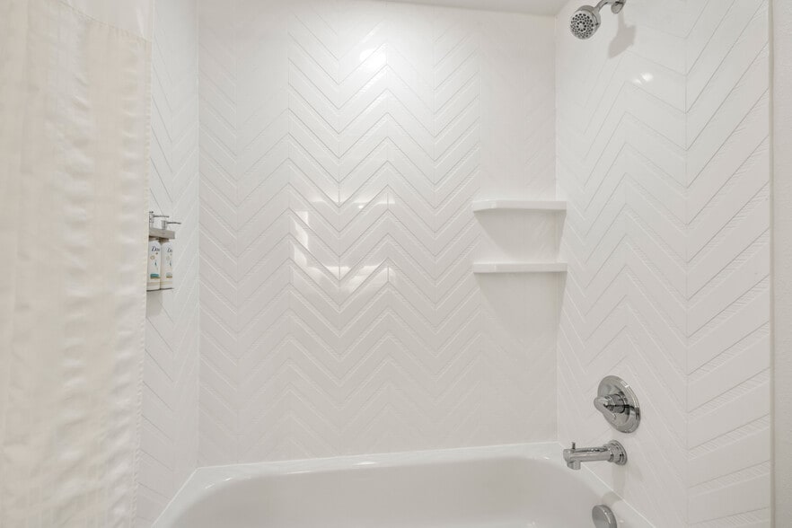 More Photos Of 300 E Central Texas Expy, Killeen Hotel For Sale