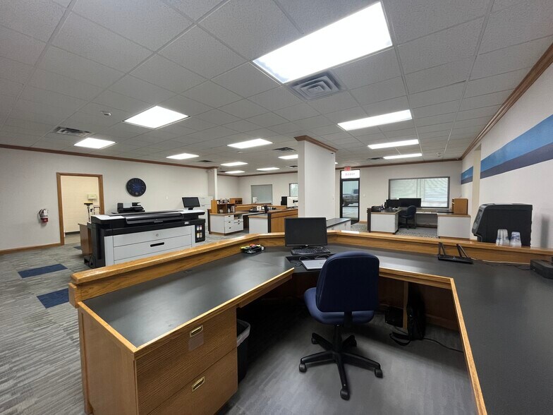 More Photos Of 10858 FM 346 W, Flint Office For Sale