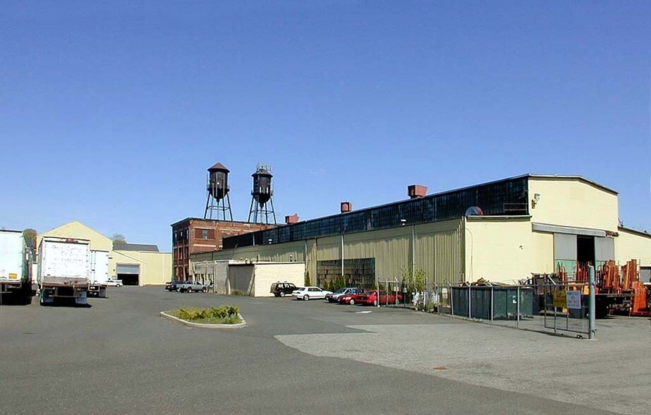 Primary Photo Of 3 Smalley Ave, Middlesex Warehouse For Lease