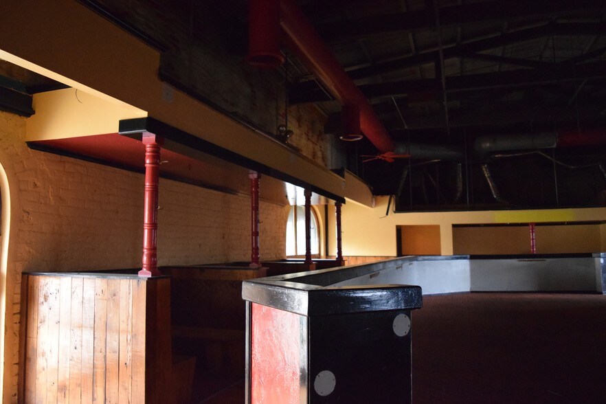 More Photos Of 110 Depot St, Dalton Restaurant For Lease