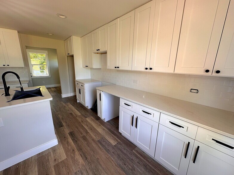 More Photos Of 5735 Fallston Rd, Lawndale Flex For Sale