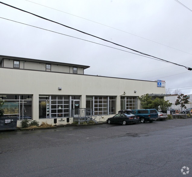 More Photos Of 2200 NW Savier St, Portland Flex For Lease