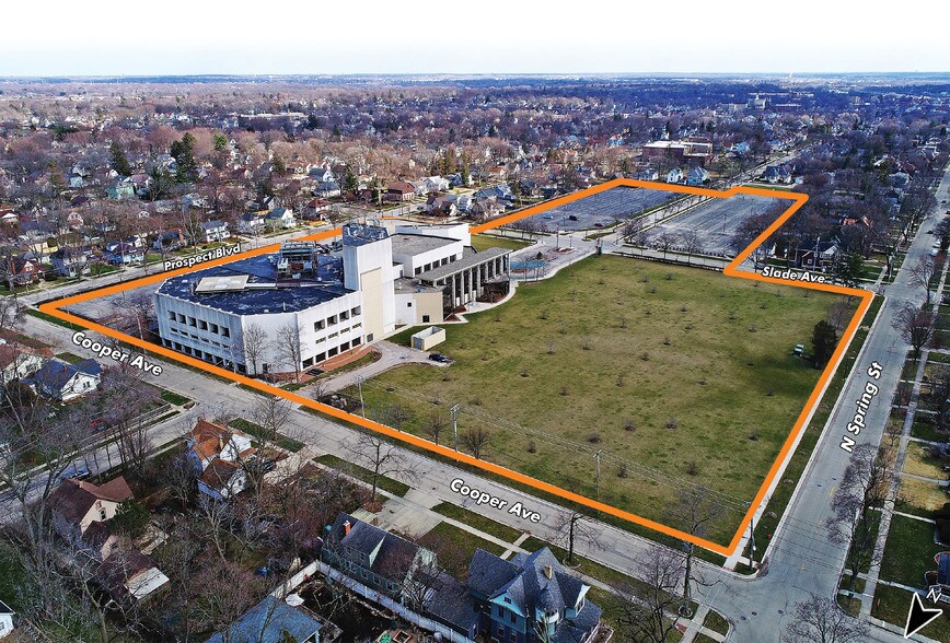 More Photos Of 901-934 Center St, Elgin Hospital For Sale