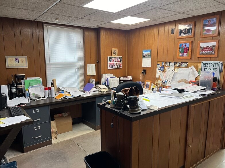 More Photos Of 1110 Dewey St, New Albany Flex For Sale