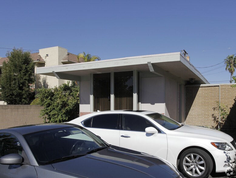 More Photos Of 5641 Lincoln Ave, Cypress Office For Sale