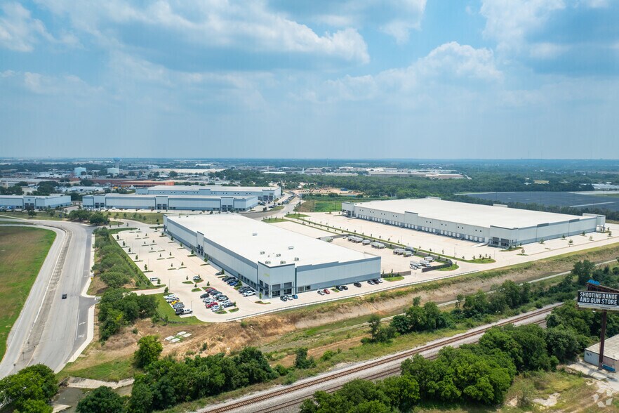 More Photos Of 4235 Milling Rd, San Antonio Unknown For Lease