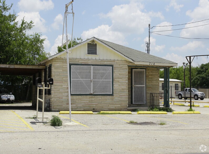 More Photos Of 718 Bynum St, San Antonio Office For Lease