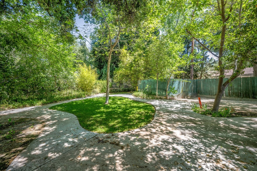 More Photos Of 12625 Sierra Hwy, Santa Clarita Restaurant For Sale