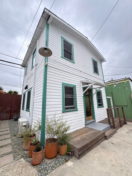 Primary Photo Of 1413 Abbot Kinney Blvd, Venice Office Residential For Lease