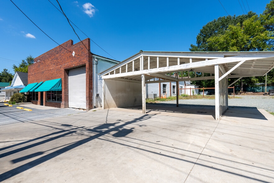 More Photos Of 127 Thompson St, Pittsboro Auto Repair For Lease