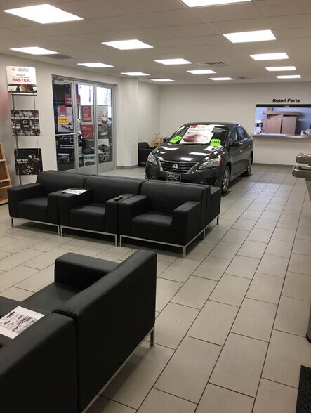 More Photos Of 813 S Parkway St, Corinth Auto Dealership For Sale