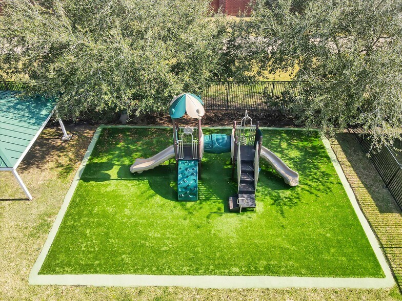 More Photos Of 20417 S University Blvd, Missouri City Schools For Lease