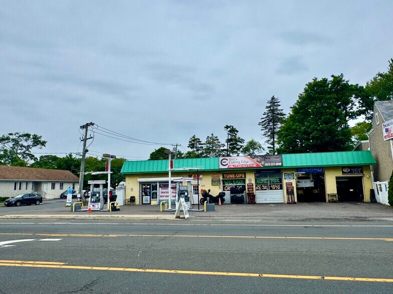 More Photos Of 455 Montauk Hwy, West Islip Auto Repair For Sale