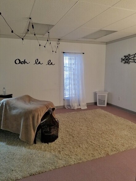 More Photos Of 2912 Lakeside Dr, Oklahoma City Office For Sale