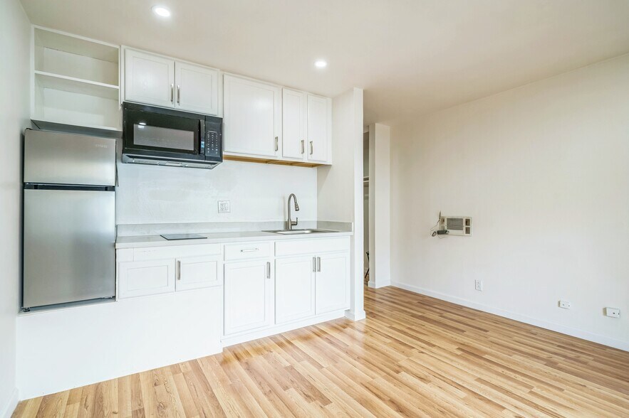 More Photos Of 823 Webster St, Oakland Storefront Retail Residential For Sale