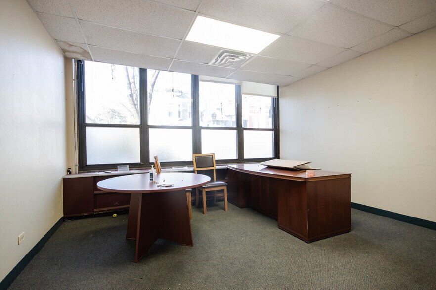 More Photos Of 819 & 831-847 N Leamington Ave, Chicago Schools For Sale