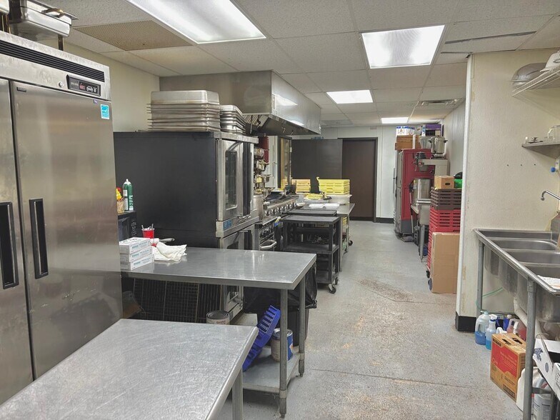 More Photos Of 500 Roscommon Dr, Springfield Golf Course Driving Range For Sale