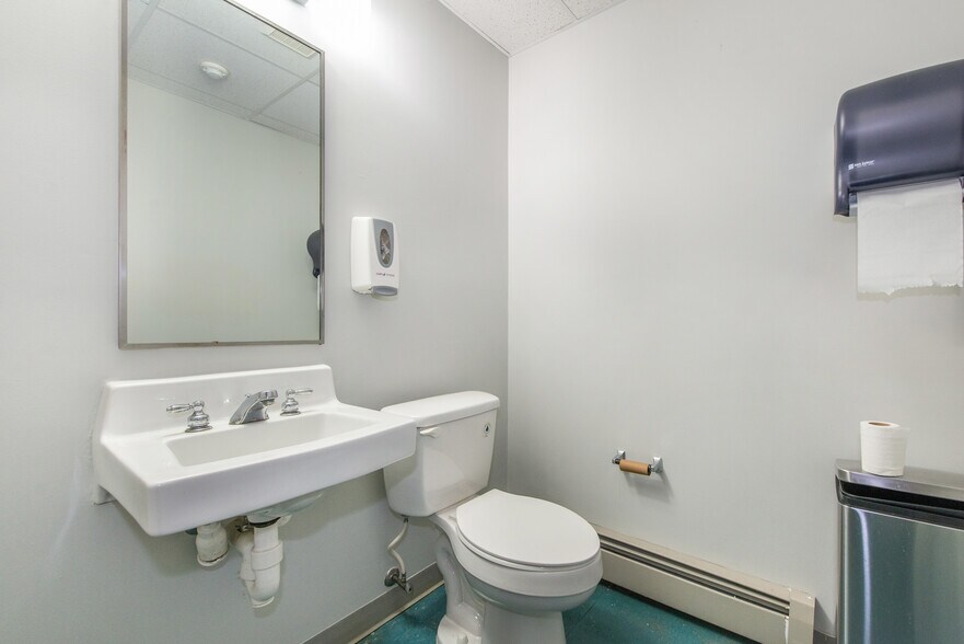More Photos Of 13 Stillwater Rd, Blairstown Office For Lease