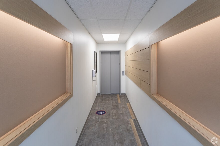 More Photos Of 3044 Edgemont Blvd, North Vancouver Storefront Retail Office For Lease