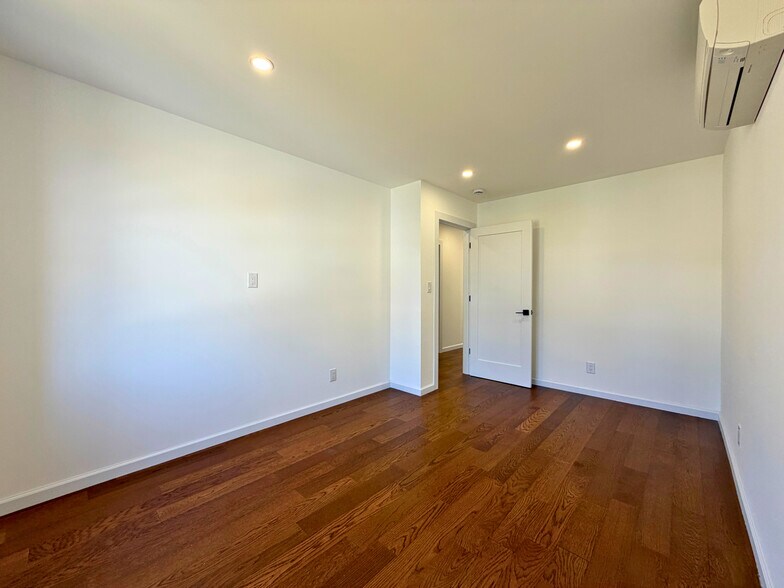 More Photos Of 189 Saint Marys Ave, Staten Island Apartments For Sale