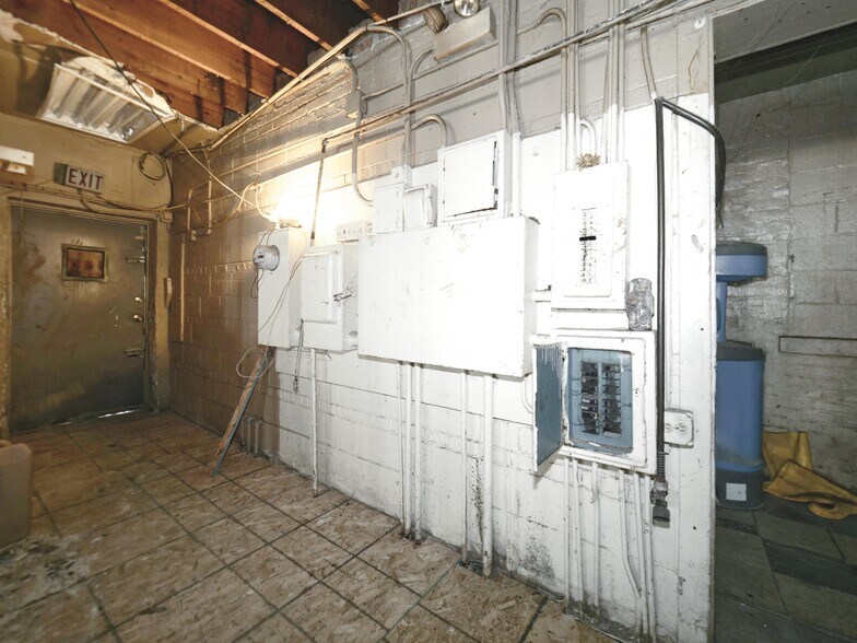 More Photos Of 5638 W Chicago Ave, Chicago Restaurant For Sale