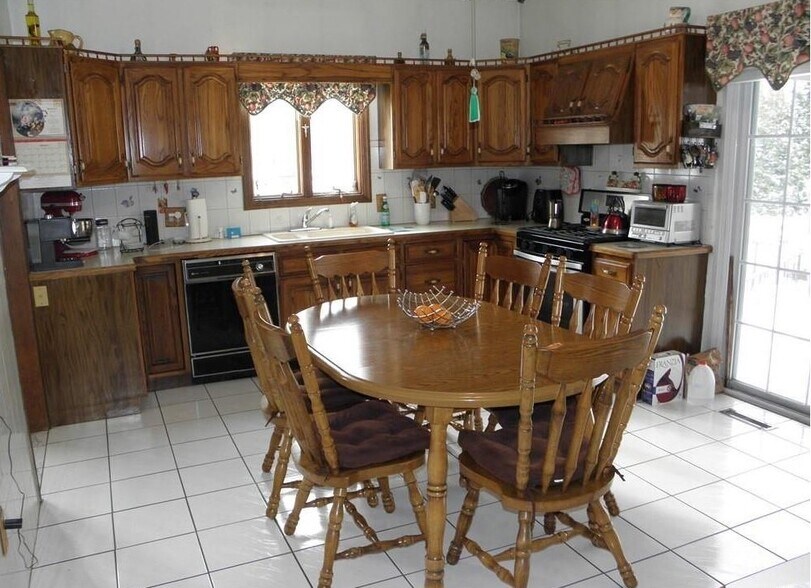 More Photos Of 158 Lake St, Hamburg General Retail For Sale