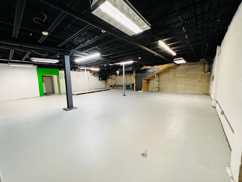 More Photos Of 183 S Broadway, Hicksville Office For Lease
