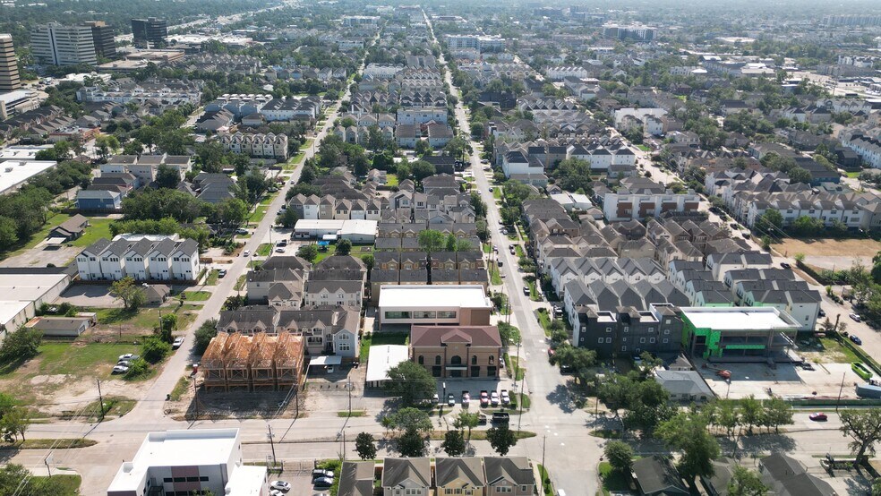 More Photos Of 2410 Ella Blvd, Houston Office For Sale