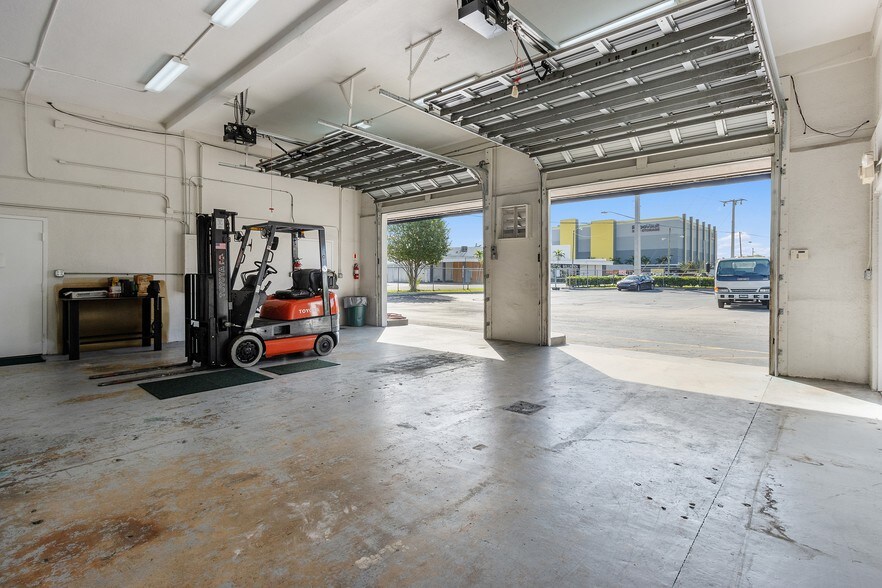 More Photos Of 3265 SE 6th Ave, Fort Lauderdale Industrial For Lease
