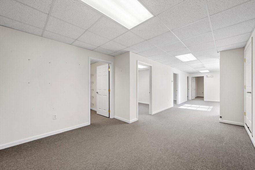 More Photos Of 225 E Pall Mall St, Winchester Flex For Sale