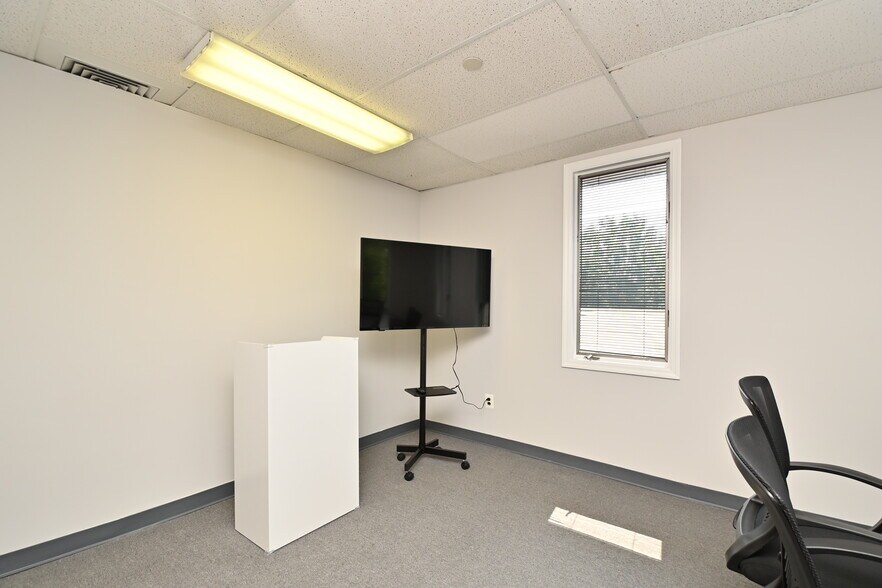 More Photos Of 10903 Indian Head Hwy, Fort Washington Office For Lease
