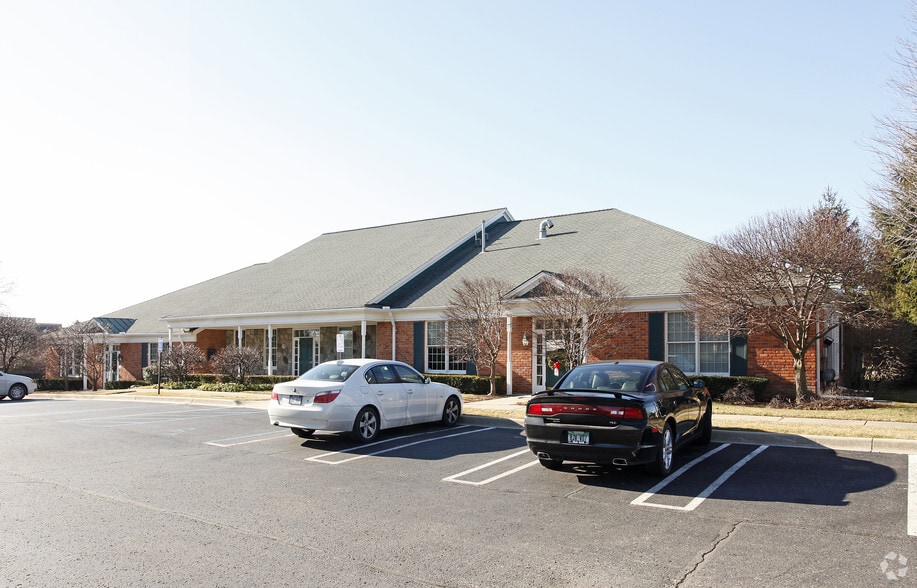 More Photos Of 21599 W 11 Mile Rd, Southfield Medical For Sale